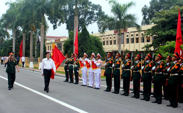 ประธานประเทศเจืองเติ๊นซางลงพื้นที่หารือกับกองพลน้อยที่ 2